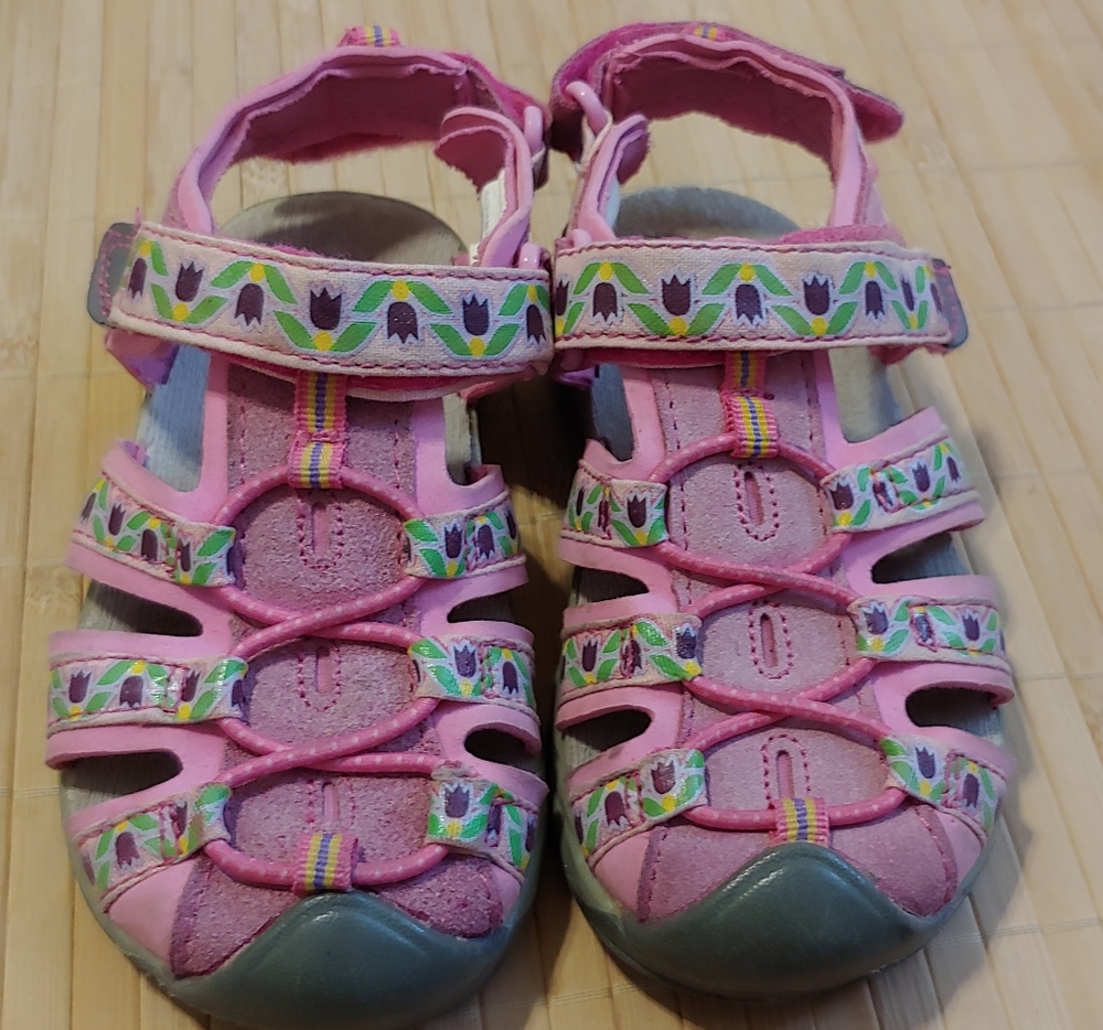 Circo size 10 water sandals
